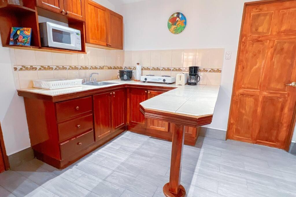 Villa Paraiso Banano 9, Near To The Beach & Pool Apartment *